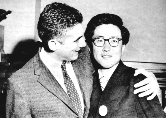 American journalist Barry Farber and North Korean student Zang Gi-hong, who helped the freedom fighters during the Hungarian revolution in 1956. [HUNGARIAN EMBASSY]
