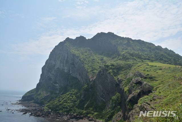 [제주=뉴시스]제주 성산일출봉. (사진=제주도 제공)