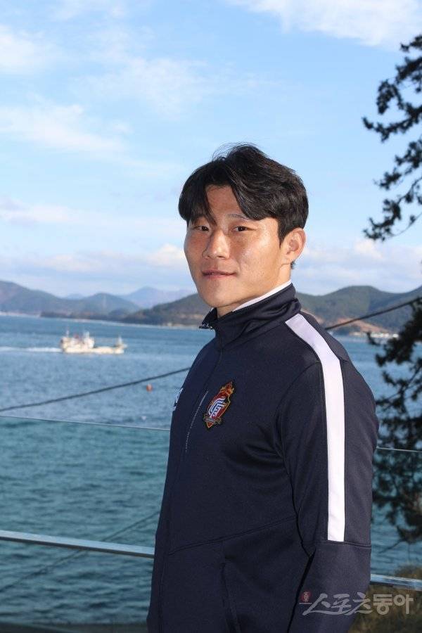 경남FC  뉴 캡틴  황일수가 2021시즌을 대비한 동계전지훈련이 진행된 경남 통영에서 스포츠동아와 만나 다부진 의지를 전하고 있다. 통영 | 남장현 기자