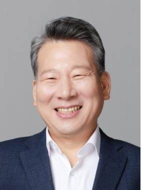 한국감정평가사협회 양길수 신임 회장 선출 (서울=연합뉴스) 27일 제17대 한국감정평가사협회장에 당선된 양길수 신임 회장. [한국감정평가사협회 제공. 재판매 및 DB 금지] photo@yna.co.kr