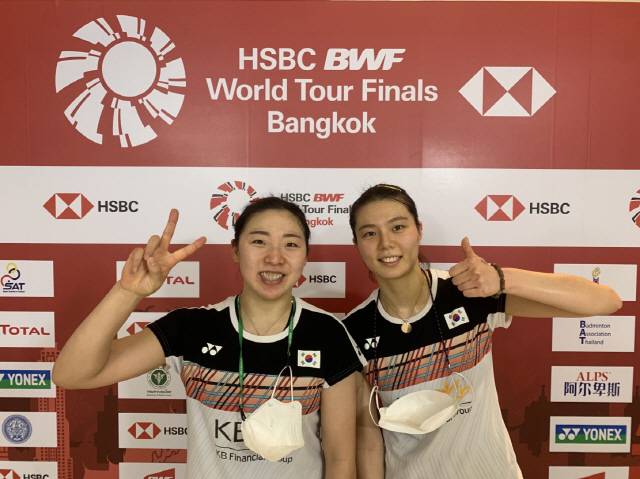 김소영(오른쪽)-공희용.