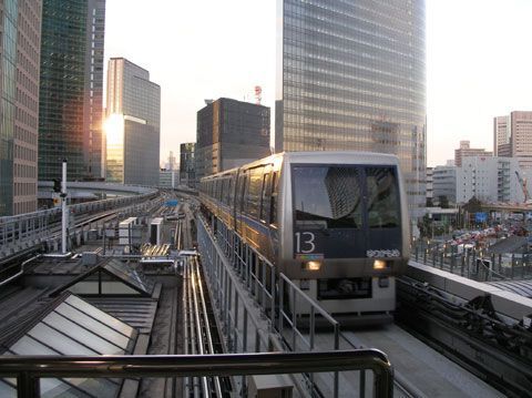 김포 경전철과 가장 비슷한 일본 유리카모메 경전철. 일본 신도시 교통대책의 하나로 만들어져 김포 경전철처럼 도심지를 경유한다./김포시