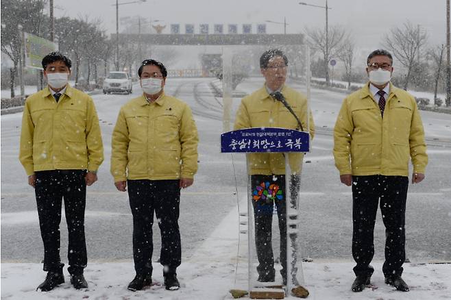 우한교민 수용 1주년을 맞아 아산 경찰인재개발원을 찾은 양승조 충남지사(오른쪽 두번째). 충남도 제공