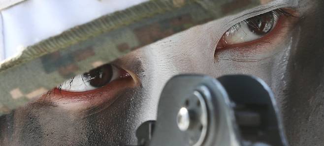 '철통경계의 눈빛' [연합뉴스 자료사진]