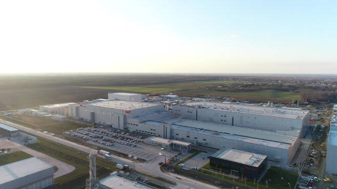 SK이노베이션이 2019년 상업생산을 시작한 유럽 제1 공장인 헝가리 코마롬 공장. (사진=SK이노베이션)