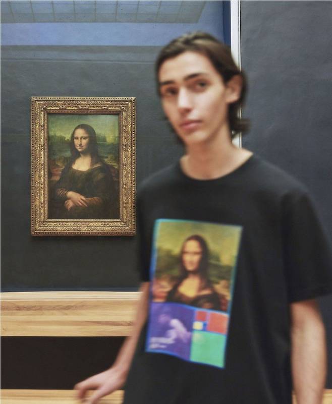 프랑스 파리 루브르 박물관이 일본 유니클로와 제휴해 출시할 예정인 '모나리자 티셔츠'. /교도통신