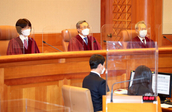 Constitutional judges, including Constitutional Court Chief Justice Yu Nam-seok, during the proceedings for the CIO Act constitutionality case on Jan 28