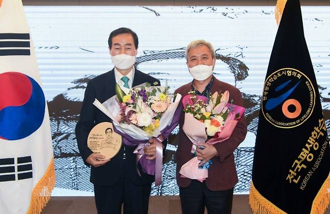 곽상욱 오산시장(오른쪽)