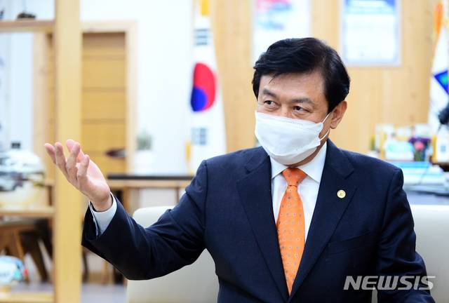 [청주=뉴시스]인진연 기자 = 김병우 충북도교육감. 2020.12.29 inphoto@newsis.com