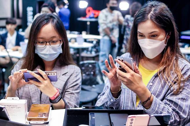 싱가포르에 출시된 갤럭시S21 [삼성전자 제공. 재판매 및 DB 금지]