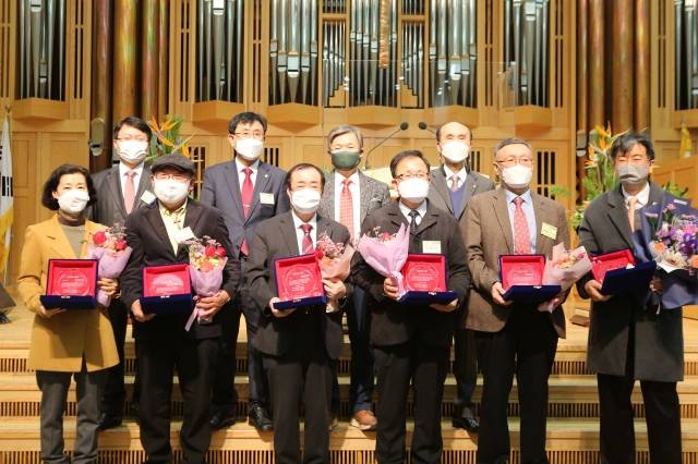 제9회 직장선교 대상, 공로패, 감사패 수상자들.