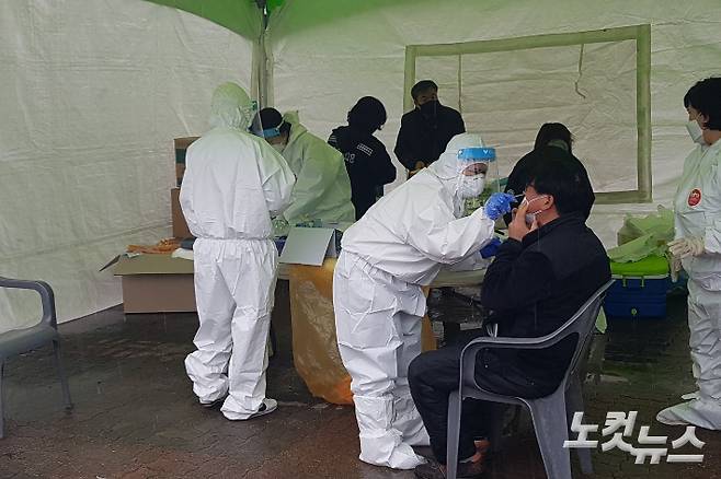 코로나19 검체 모습. 김대기 기자