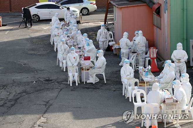 광주 안디옥교회에 임시 선별진료소 [연합뉴스 자료사진]