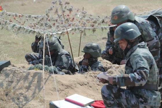 지난해 4월 북한 매체인 조선중앙TV는 김정은 국무위원장이 포사격 훈련 지도를 했다며 "인민군 군단별 박격포병 구분대들의 포사격훈련을 지도하시였다"고 보도했다. [연합뉴스]