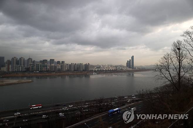 전국 흐리고 곳곳에 비 [연합뉴스 자료사진]