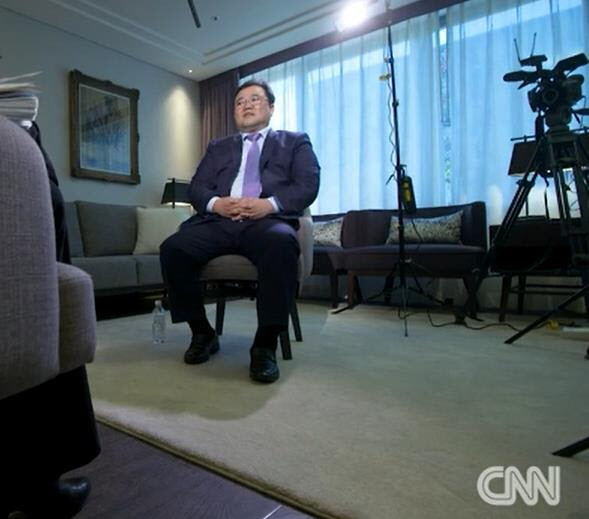 2019년 탈북해 국내에 체류중인 류현우 전 주 쿠웨이트 주재 북한 대사대리가 1일(현지 시간) 공개된 CNN과의 인터뷰 모습(사진=CNN방송 캡쳐 이미지).