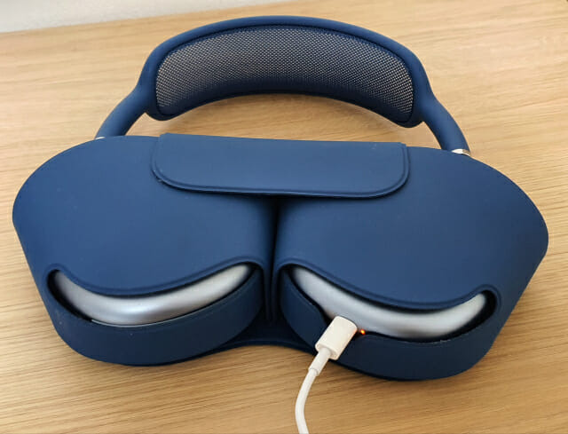구성품에 포함돼 있는 스마트 케이스는 에어팟 맥스를 초절전 상태로 보관한다. 스마트케이스에 에어팟 맥스를 넣은 상태에서 충전이 가능하다. (사진=지디넷코리아)