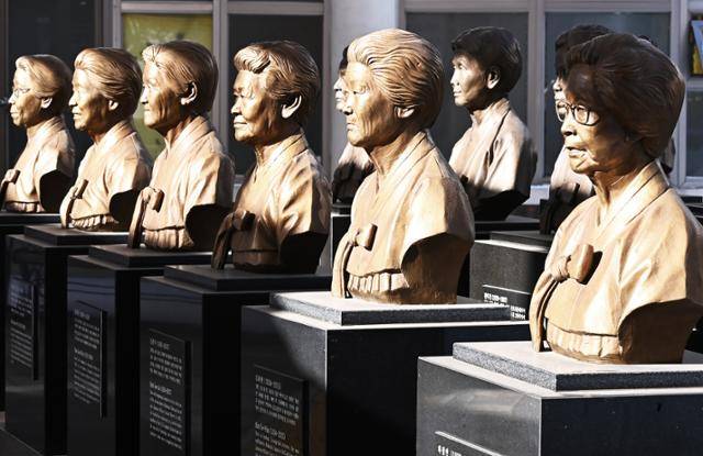 경기 광주시 나눔의집 위안부 피해자들 흉상. 뉴시스