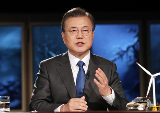 President Moon Jae-in attends and gives a special address at the virtual session of the 2021 World Economic Forum (WEF) at Cheongwadae on the afternoon of January 27. Yonhap News
