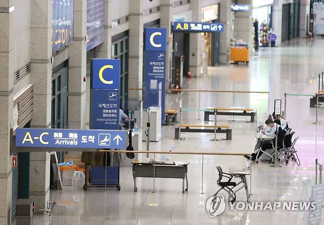 한산한 공항 입국장 (영종도=연합뉴스) 한종찬 기자 = 31일 오후 인천국제공항 1터미널 입국장. 2021.1.31 saba@yna.co.kr