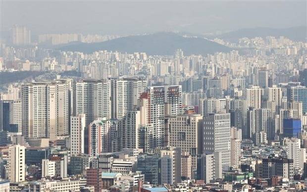 남산에서 바라본 서울 아파트 밀집지역 전경. /연합뉴스