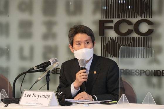 이인영 통일부 장관이 3일 서울외신기자클럽 초청 간담회에서 질문에 답하고 있다. [통일부]