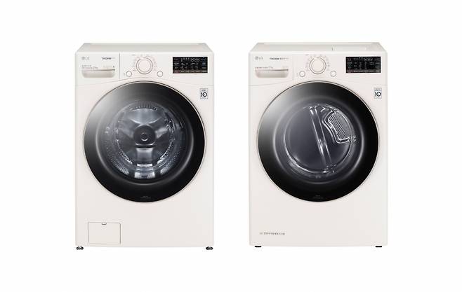 LG전자가 반려동물을 키우는 고객들을 위해 펫케어 기능을 더한 트롬 세탁기와 건조기를 출시한다. 사진은 LG 트롬 세탁기 스팀 펫(사진 왼쪽)과 LG 트롬 건조기 스팀 펫./사진=LG전자 제공