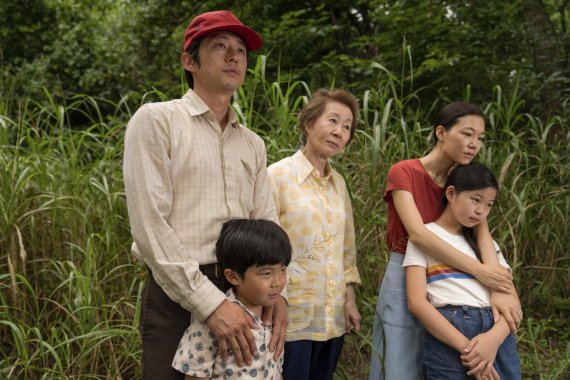 미국 이민자 가족 이야기를 감동적으로 그린 영화 '미나리'에는 윤여정, 한예리 등 한국 배우들이 출연한다. 판시네마 제공