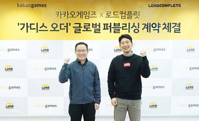 카카오게임즈 조계현 대표(왼쪽)와 로드컴플릿 배정현 대표. /카카오게임즈 제공.