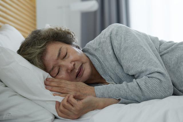 여성은 아이가 들수록 늦게 자고 수면의 질도 떨어지는 것으로 나타났다. 게티이미지뱅크