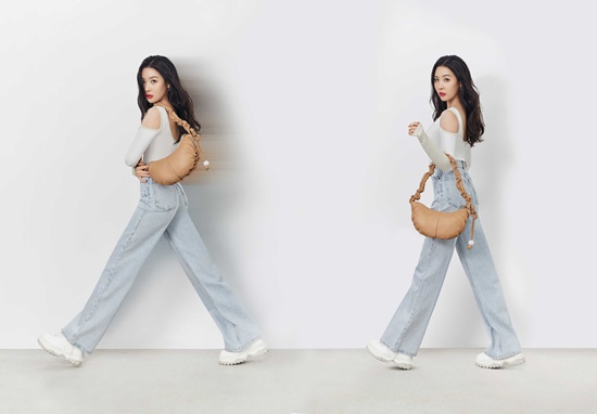 A pictorial match between Singer Sunmi and various bags has been released.Sunmi in the public 2021 S/S fashion pictorials caught the eye with colorful back styling that suits the SS season using a bag.This picture was conducted under the concept of new hope and pleasure in the New Normal era, and it contained the message of calm and hope of the mind through the power of positive energy and healing from nature.Sunmi expressed her daily rest and happiness in the background of nature and sky in the theme of A NEW HOPE; in particular Sunmi boasted a Hwasa visual with a feminine one-piece styling.In addition, unlike the pure atmosphere in the theme, Sunmi showed off her charm with an energetic pose and a lively look.Through this seasons picture, Sunmi showed a picture artisan with a variety of Hwasa yet light colors such as Baby Driver Yellow, Baby Driver Greene, Bird Greene and Sky Blue.After transferring to his agency, Sunmi succeeded in winning three consecutive episodes of Gashina, The Main character and Syren and became a Solo Queen.Sunmi, who captivated the public with its extraordinary stage performance, grip and solid concept, is making a unique move with Sunmi Pop, which firmly captures his own identity.Sunmi, who showed off her alluringness through Porappippam last year, performed various musical activities such as acting as a duet song When We Disco with Park Jin Young.Sunmi has attracted fans attention by announcing that she is preparing for a comeback with the goal of the end of this month.Photo: Makers Entertainment