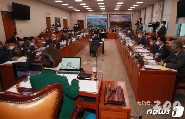 9일 오전 서울 여의도 국회 국토교통위원회에서 부산가덕도신공항 특별법 및 가덕도 신공항 건설 촉진 특별법 제정을 위한 공청회가 열리고 있다. /사진=뉴스1