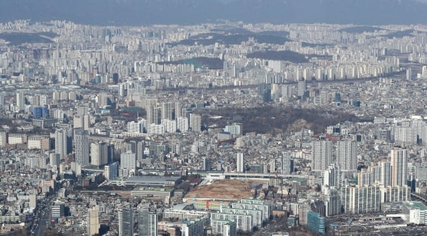 2·4부동산대책에도 전국의 집값 상승세는 이어지고 있다. 다만 서울, 경기에서는 상승률이 다소 주춤한 분위기다. / 사진=뉴스1