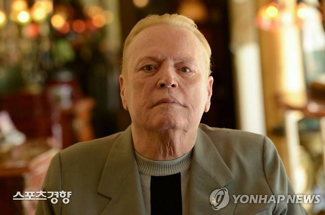 성인물 업계에서 입지전적 인물임과 동시에 미국 사회에 화주를 던졌던 언론인 래리 플린트가 78세의 일기로 사망했다. 연합뉴스