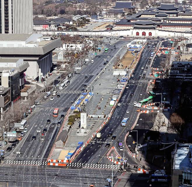 서울의 진짜 도로원표는 광화문광장의 중앙이다. [김성룡 기자]