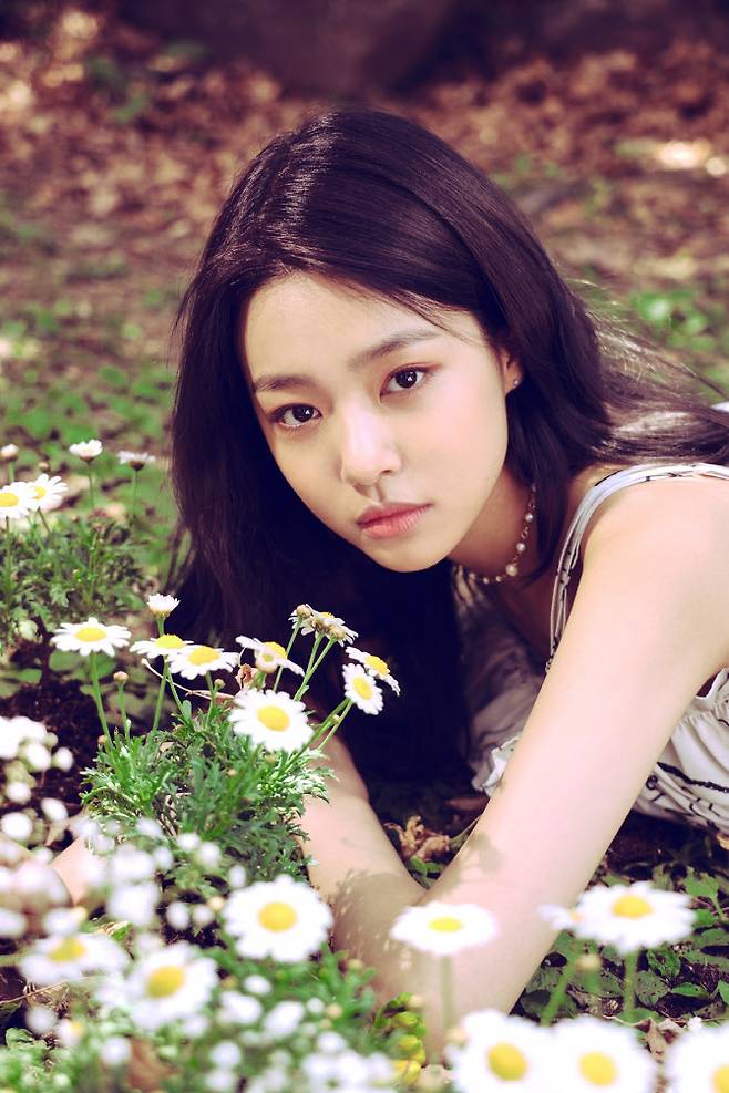 미스피츠는 데뷔 이후 블랙핑크 제니와 배우 신세경을 닮았다는 반응을 얻기도 했다. 이와 관련해 그는 “감사하면서도 매우 곤란한 말”이라며 부끄러워 했다. 그러면서 “너무 아름다우신 분들이라 개인적으로 팬이다. 언젠가 두 분 모두 저의 존재를 아시는 날이 왔으면 한다”고 말했다.