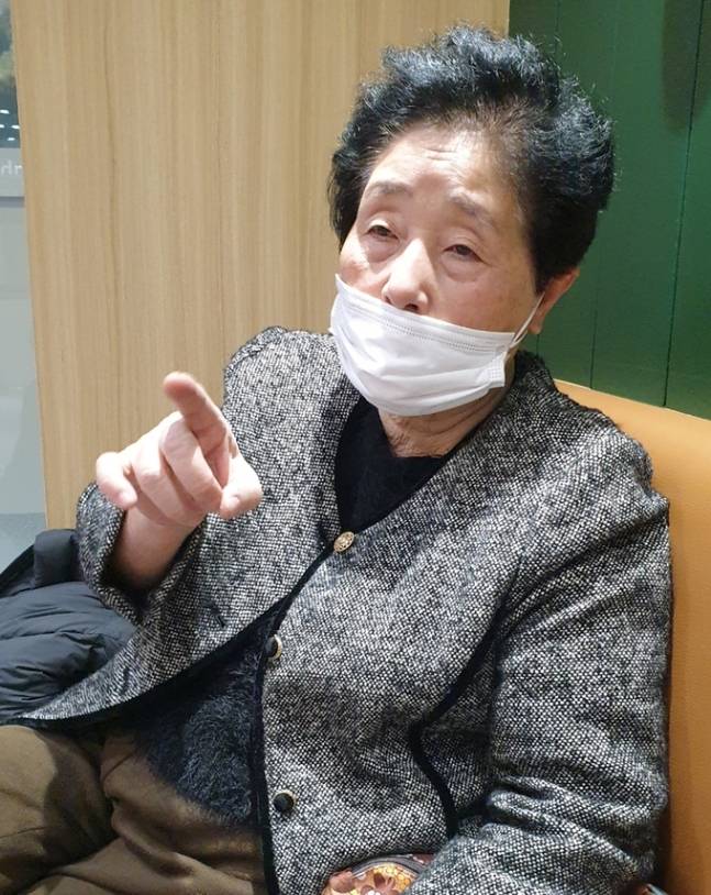 지난달 12일 이선희 변호사가 1995년 8월 사상 첫 법관 징계 막전막후를 설명하고 있다. 이창수 기자