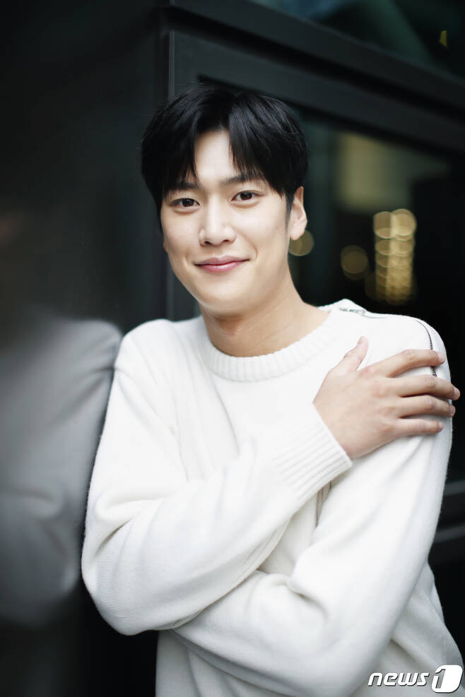 Seoul=) = Actor Na In-woo poses before an interview at the office building in Jongno-gu, Seoul recently.Na In-woo appeared on TVN Queen Cheorin (director Yoon Sung-sik, Jang Yang-ho/playplayplayplayplay by Park Gye-ok Choi A-il), which ended on the 14th.He took the role of Kim byeong-in, a man who has been in love with the use (Shin Hye-sun) so hot that he could give his life in the play, and took the eyes of viewers.Queen Cheorin is a work that depicts the soul of Bonghwan (Choi Jin-hyuk), a man who lived in modern times, with a pleasant touch of the events that are trapped in the palace of Joseon and the body of the middle war.2021.2.15