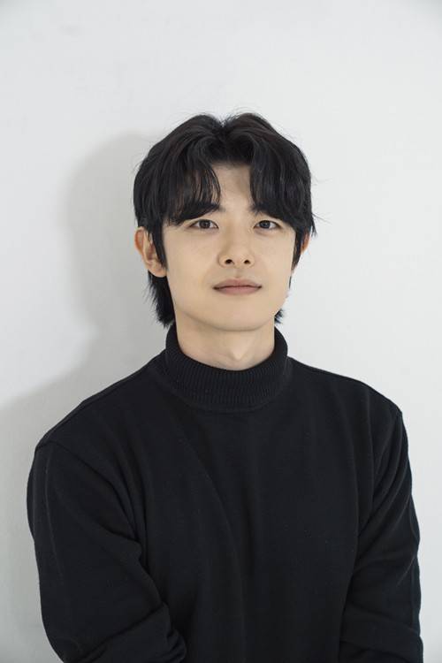 배우 정원창이 사소한인터뷰를 진행했다. 사진=킹콩 by 스타쉽