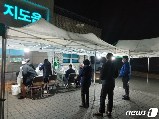 신안군 지도읍에 설치된 코로나19 선별진료소 ⓒ News1