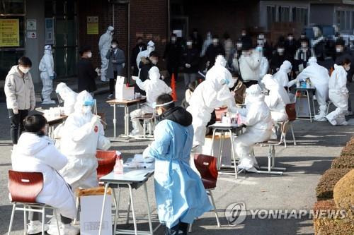 광주 모 학교 코로나 검사 [연합뉴스 자료]