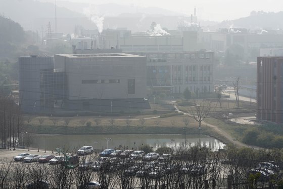 중국 우한 바이러스연구소 내에 있는 P4 실험실. 이곳에서 처음 코로나19 바이러스가 유출됐을 가능성을 미국 정부가 배제하고 있지 않다고 미 NBC방송이 보도했다. [AP=연합뉴스]