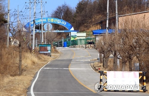 일반인들의 민통선 출입이 전면 차단된 16일 강원 고성지역 민통선 일대 모습. 연합뉴스