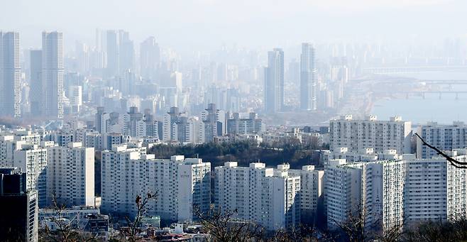 남산에서 바라본 아파트 단지 밀집지역의 모습 [연합뉴스]