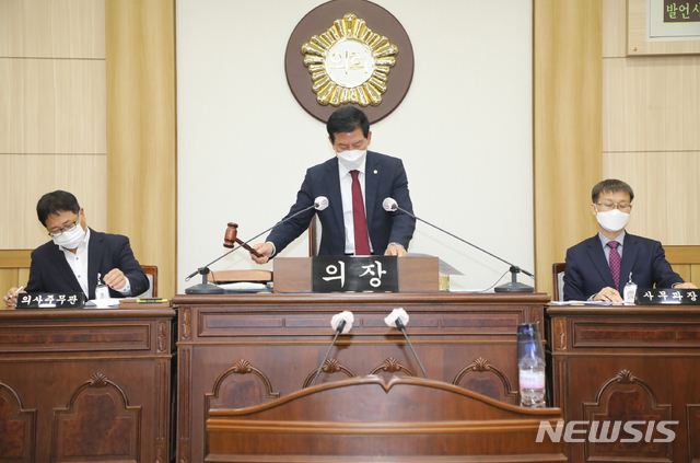 [울산=뉴시스] 박수지 기자 =울산시 동구의회가 의회 의사당에서 제196회 동구의회 임시회를 개회했다.2020.10.21.(사진=동구의회 제공) photo@newsis.com