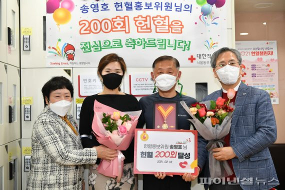 포천시의회 18일 송영호 헌혈홍보위원 표창장 수여. 사진제공=포천시의회