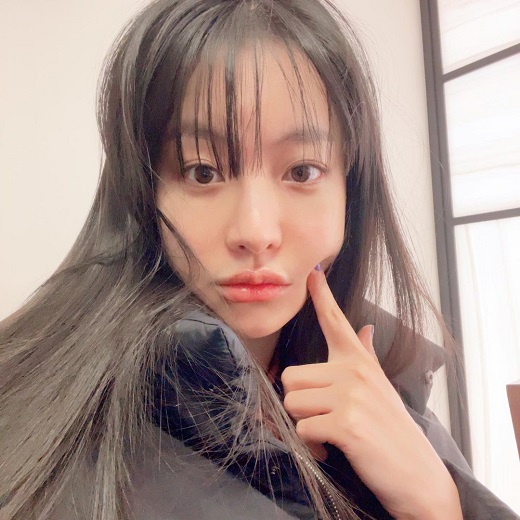 Actor Oh Yeon-seo boasted of humiliating mink.Oh Yeon-seo posted two photos on Instagram on the 18th with a short article Today.In the public photos, Oh Yeon-seo is taking a selfie with a face with little toilet.I poked my fingers at the ball and fired a lovely charm, or I shot the fan with a lovely mix of lips.On the other hand, Oh Yeon-seo communicates with subscribers on the YouTube channel Oso - Oh Yeon-seos small daily life.