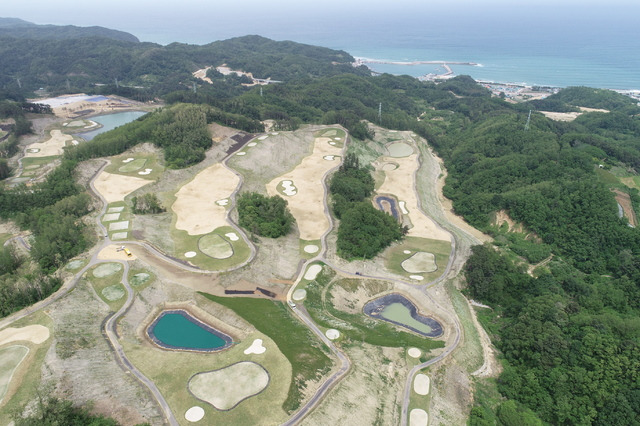 [울진=뉴시스] 강진구 기자 = 경북 울진군(군수 전찬걸)은 매화면 오산리 일원에 조성 중인 울진마린CC 골프장에 대한 관리위탁운영 공모를 진행 중이라고 19일 밝혔다.사진은 조성 중인 울진마린CC 골프장.(사진=울진군 제공) 2021.02.19.photo@newsis.com *재판매 및 DB 금지