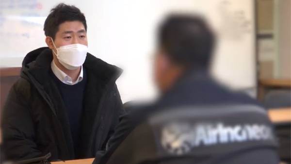 [인터뷰하고 있는 에어인천 부사장]