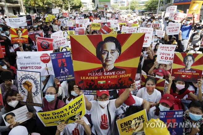 미얀마 양곤서 3주째 反쿠데타 시위 [EPA=연합뉴스]